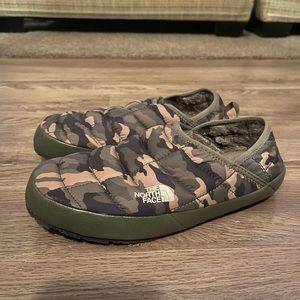 North face slippers